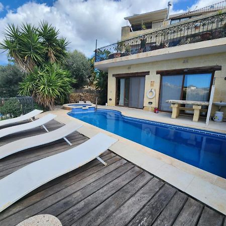 Gozo Island Escape Sleeps 4 With Private Bathroom Ghajn il-Kbira  Bagian luar foto