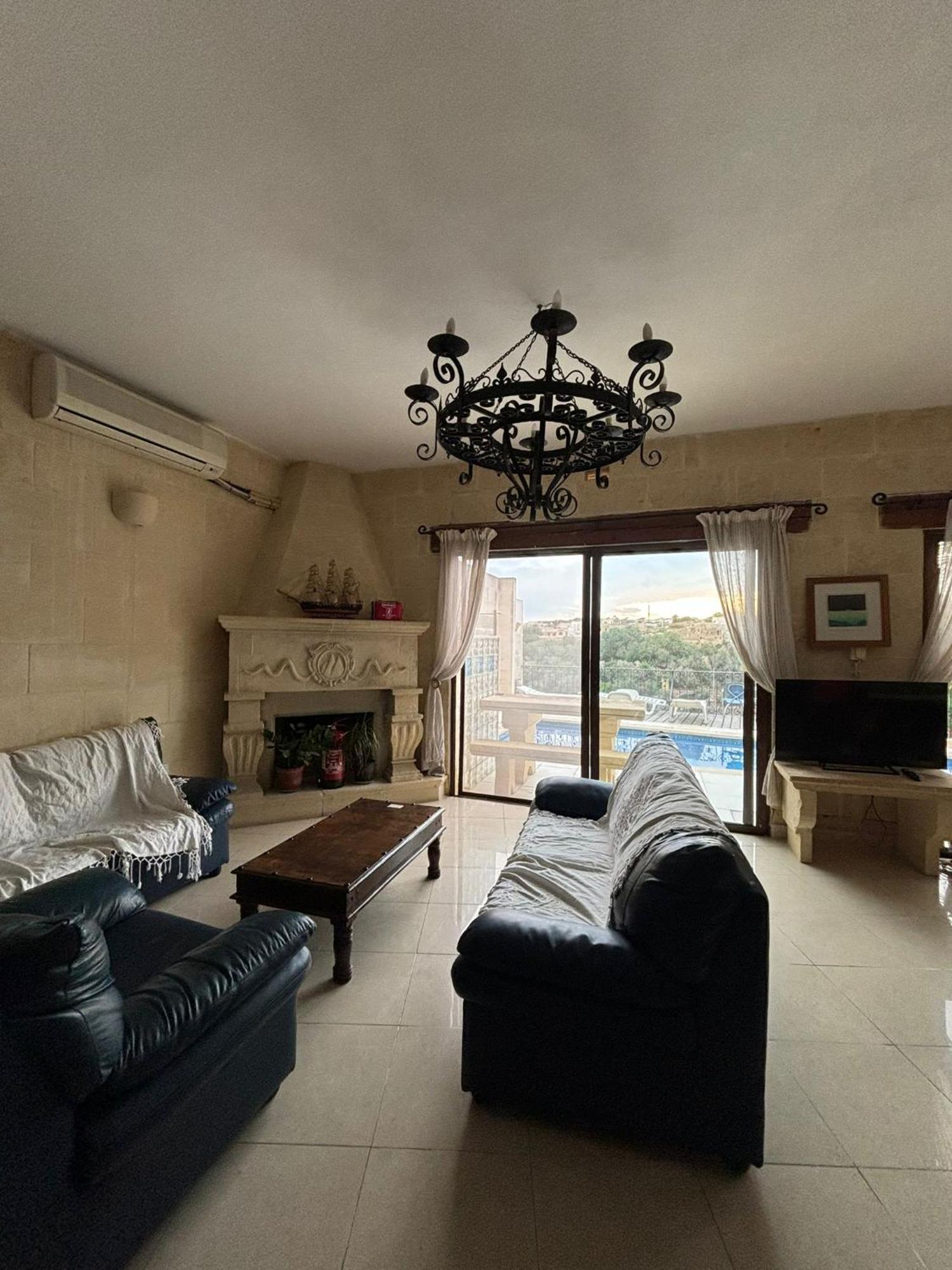 Gozo Island Escape Sleeps 4 With Private Bathroom Ghajn il-Kbira  Bagian luar foto