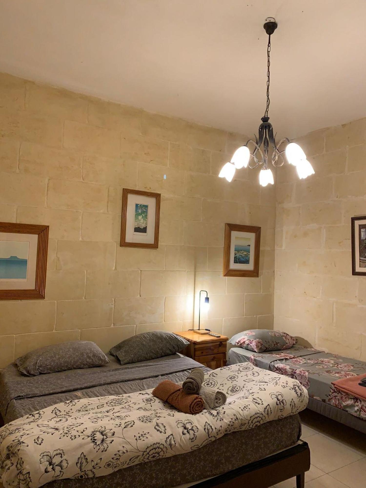 Gozo Island Escape Sleeps 4 With Private Bathroom Ghajn il-Kbira  Bagian luar foto