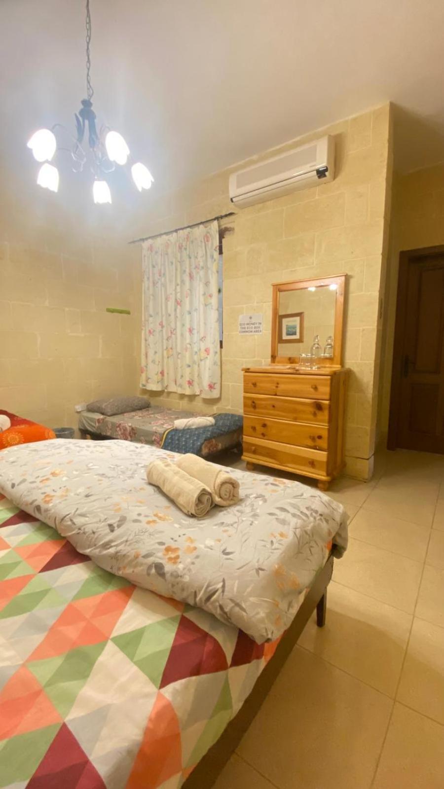 Gozo Island Escape Sleeps 4 With Private Bathroom Ghajn il-Kbira  Bagian luar foto