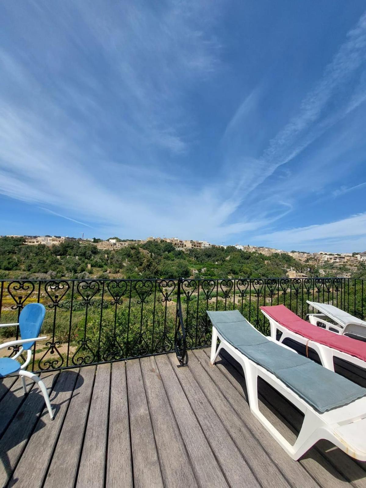 Gozo Island Escape Sleeps 4 With Private Bathroom Ghajn il-Kbira  Bagian luar foto