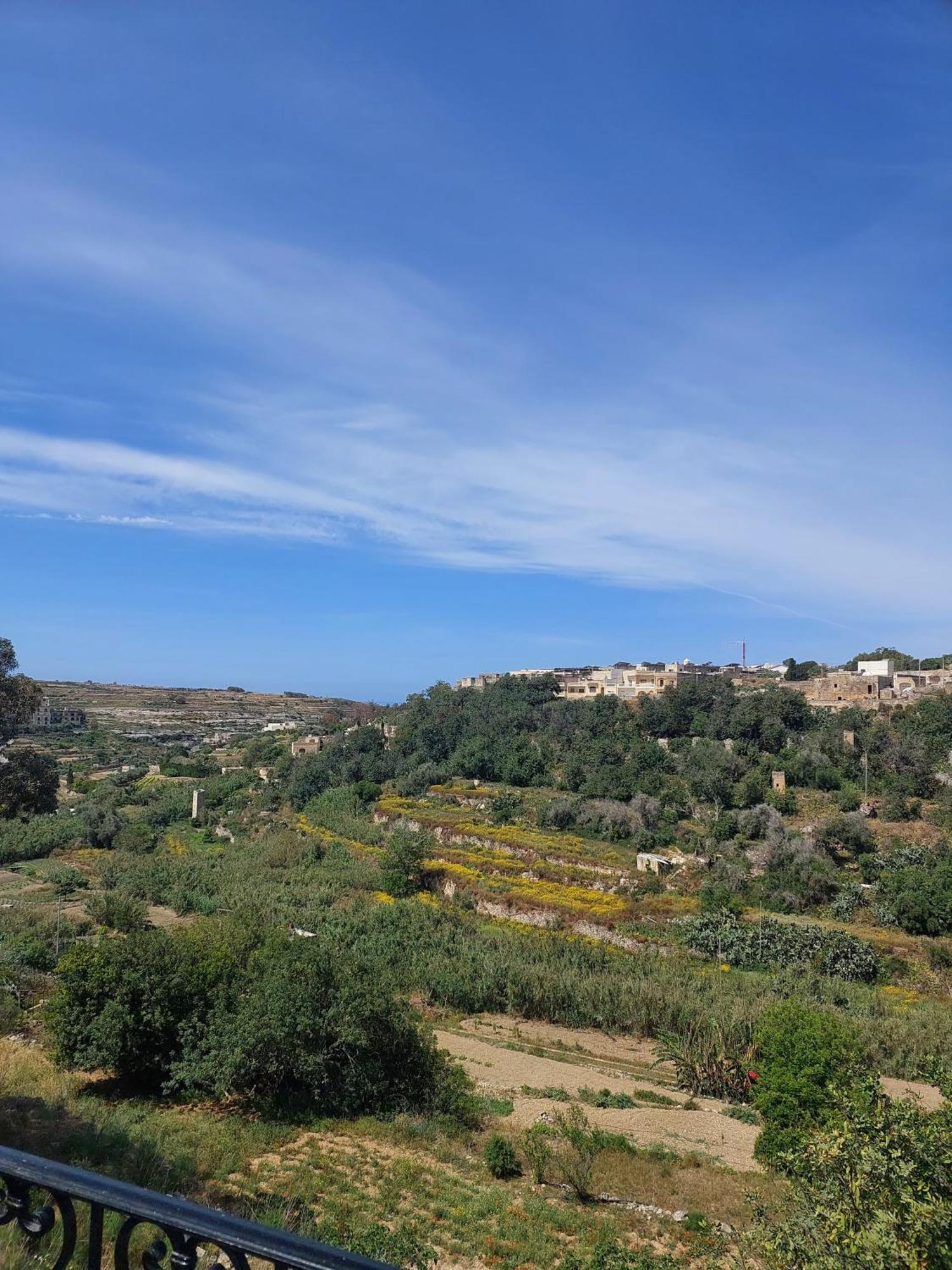 Gozo Island Escape Sleeps 4 With Private Bathroom Ghajn il-Kbira  Bagian luar foto